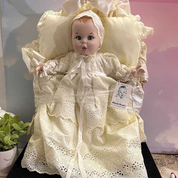 Vintage 1981 Gerber baby doll in a christening gown with bonnet with